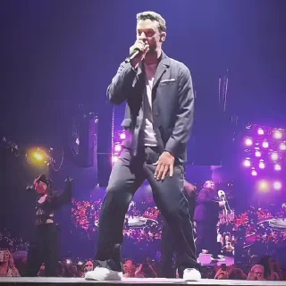 🕺