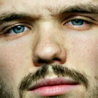 😠
