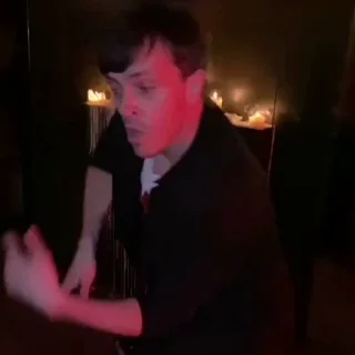 🕺