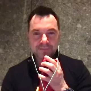 🎵