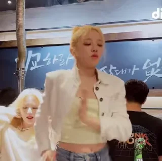 👸
