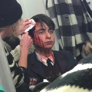 😐
