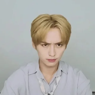 😠