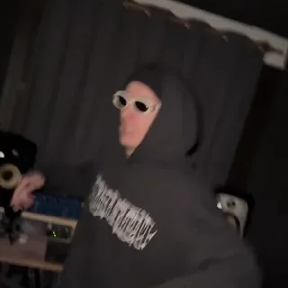 🥳