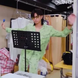 🕺