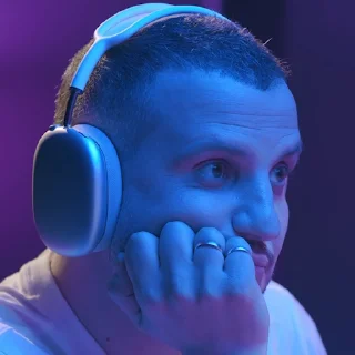 🤨