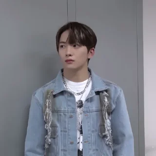 😐