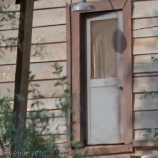 😈