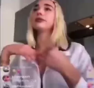 😭