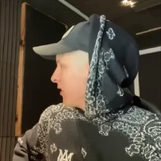 🥳