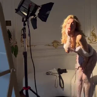 👑
