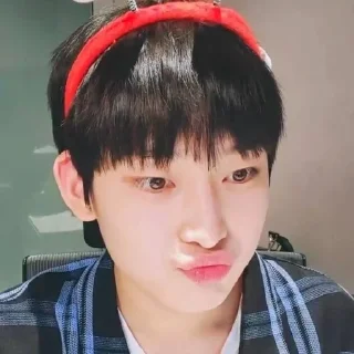 😗