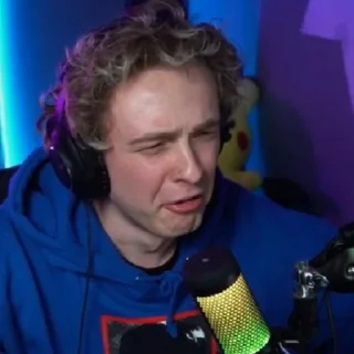 🤢