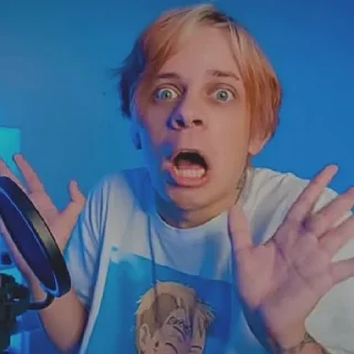 😱