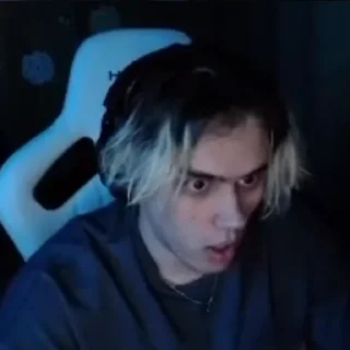 😧