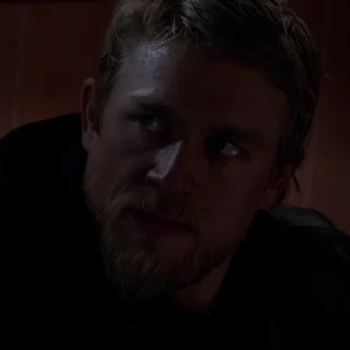 😠