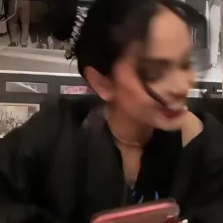 😐
