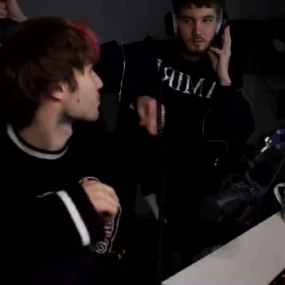 😠