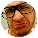 😠