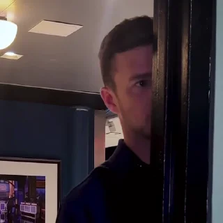 😗