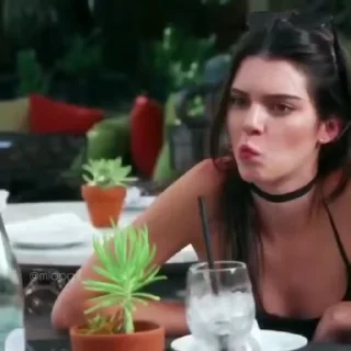 😐