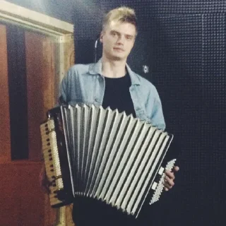🎼