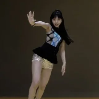 yuna itzy meme face // @biocecilia