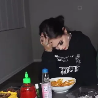 😐