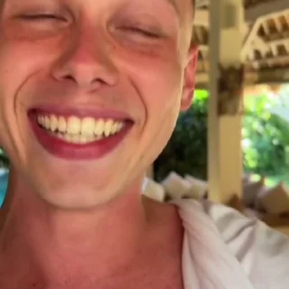 😈
