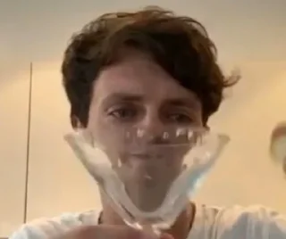 🗿