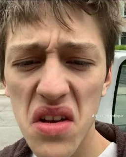 🤮