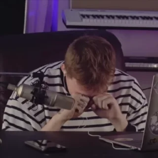 😭