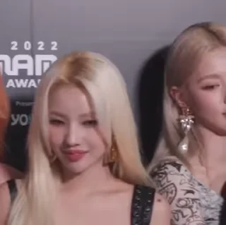 👩‍❤️‍💋‍👩