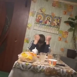 😠