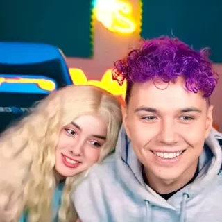 👩‍❤️‍💋‍👨