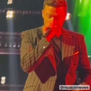 🕺