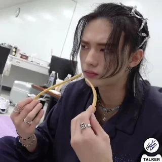 🤨