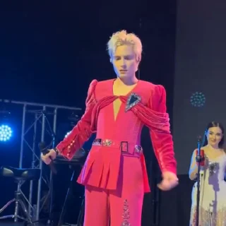 😲
