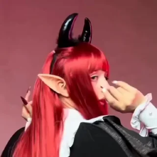 😈