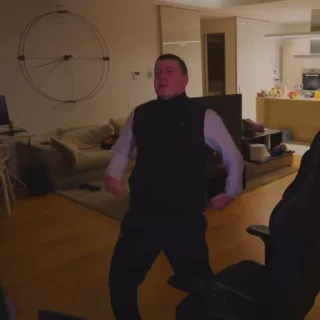 🕺