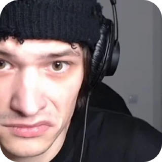 😨