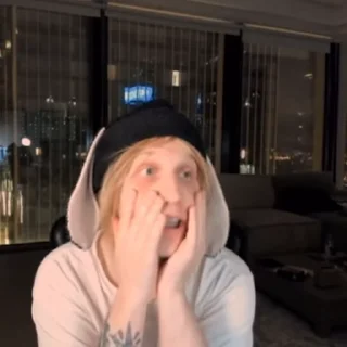 😳