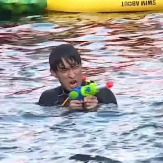 😡
