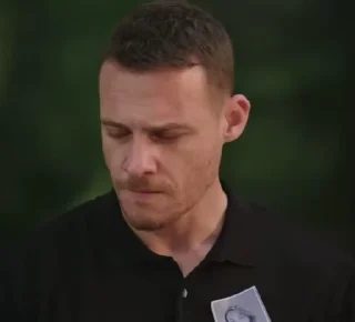 😢