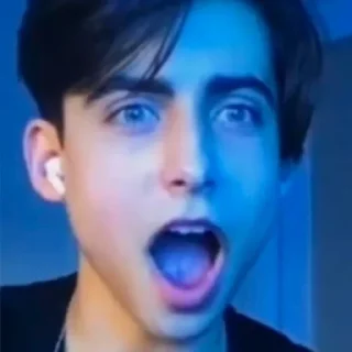 😨