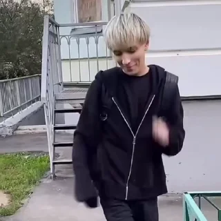 😈