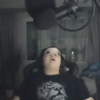 😴