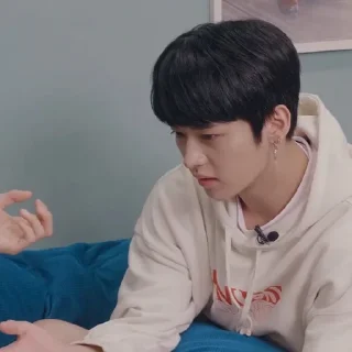 🤨