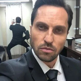 🕺