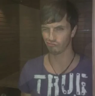 😗